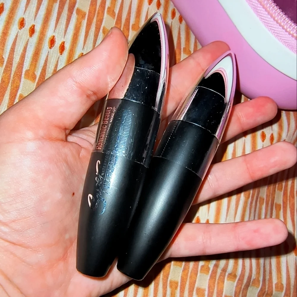 Voluminous Black Mascara